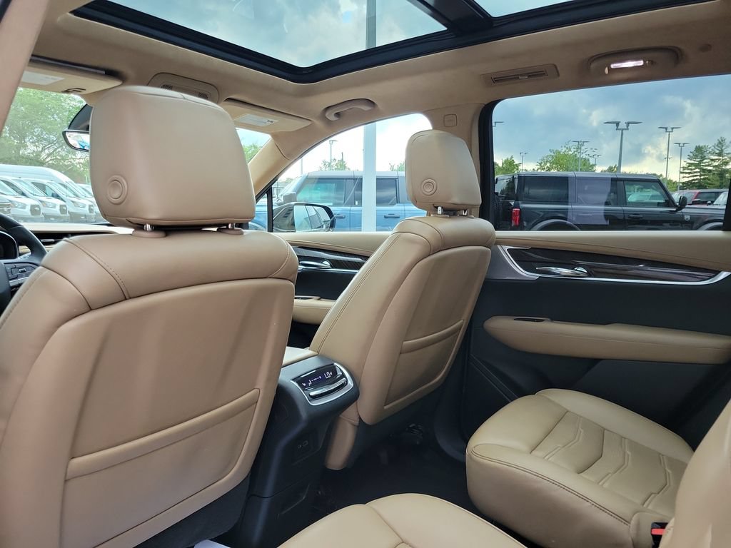 Used 2020 Cadillac XT6 Premium Luxury w/ Platinum Package AWD/4WD image 16