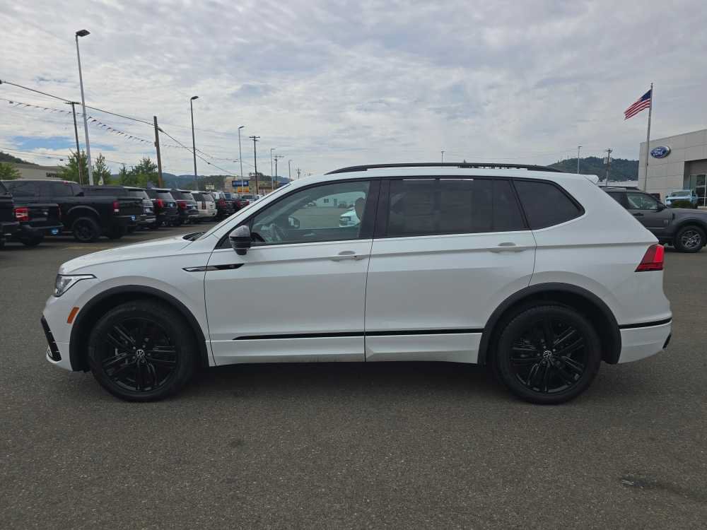 Used 2022 Volkswagen Tiguan SE R-Line FWD image 2