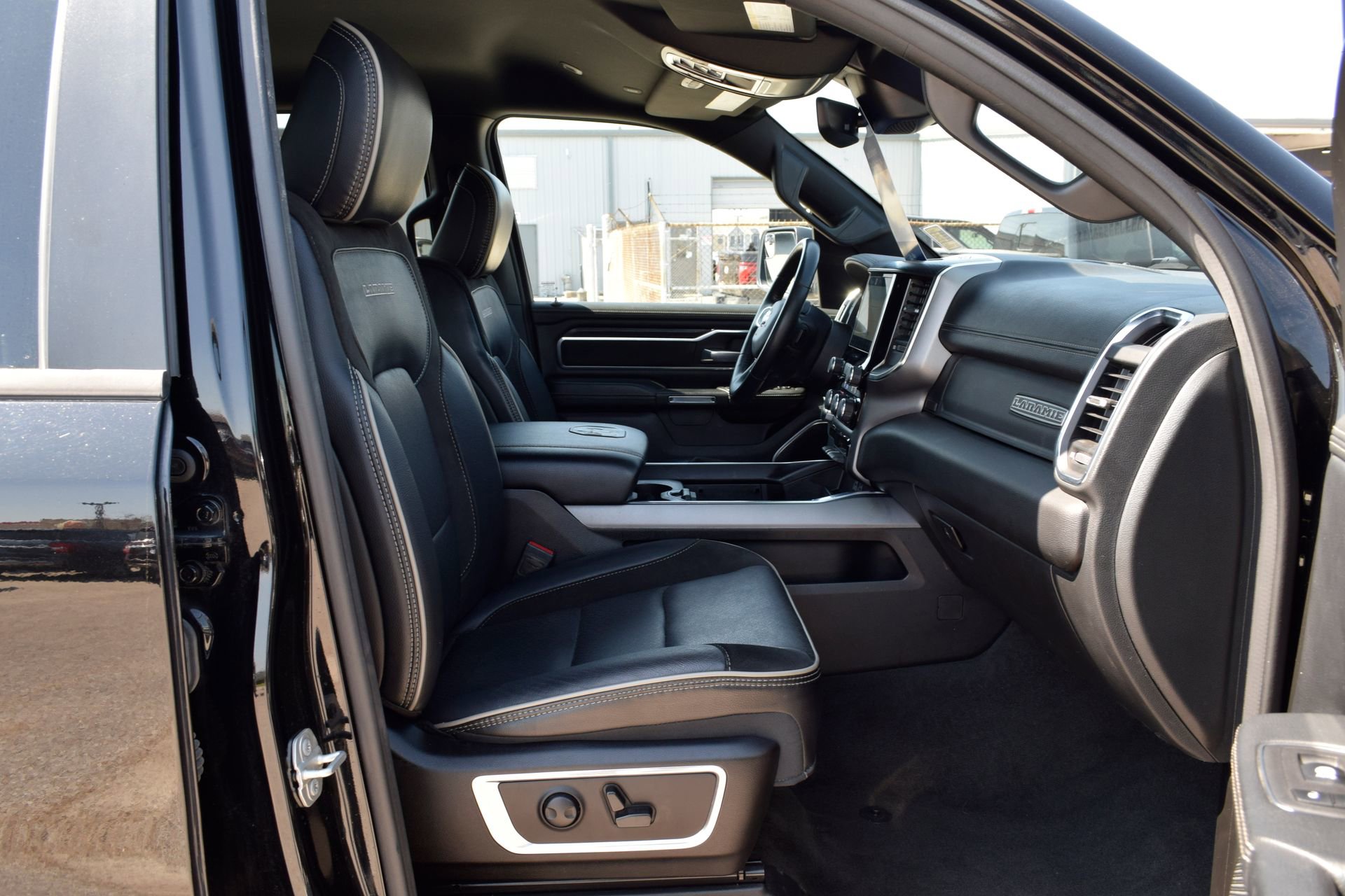 Used 2024 RAM 1500 Laramie image 23