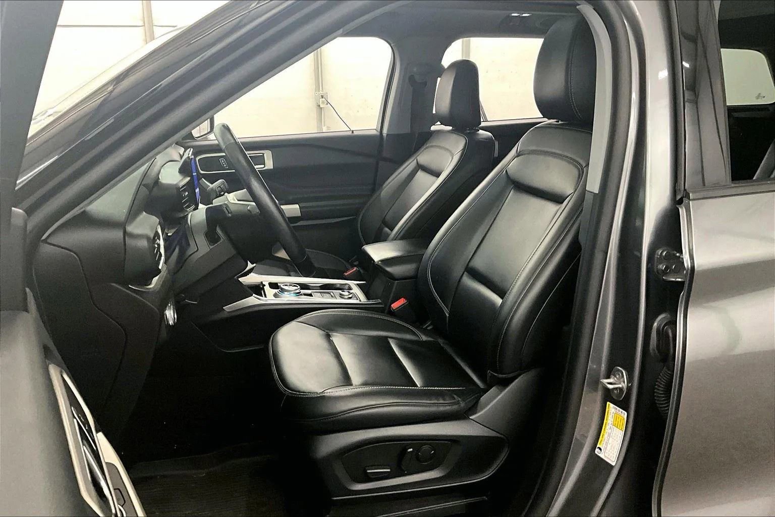 Certified 2022 Ford Explorer XLT w/ Equipment Group 202A image 24