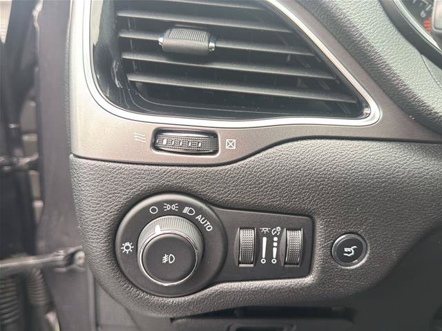Used 2020 Jeep Cherokee Limited FWD image 23