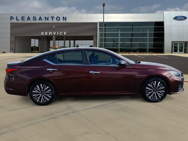 Used 2025 Nissan Altima 2.5 SV FWD image 6