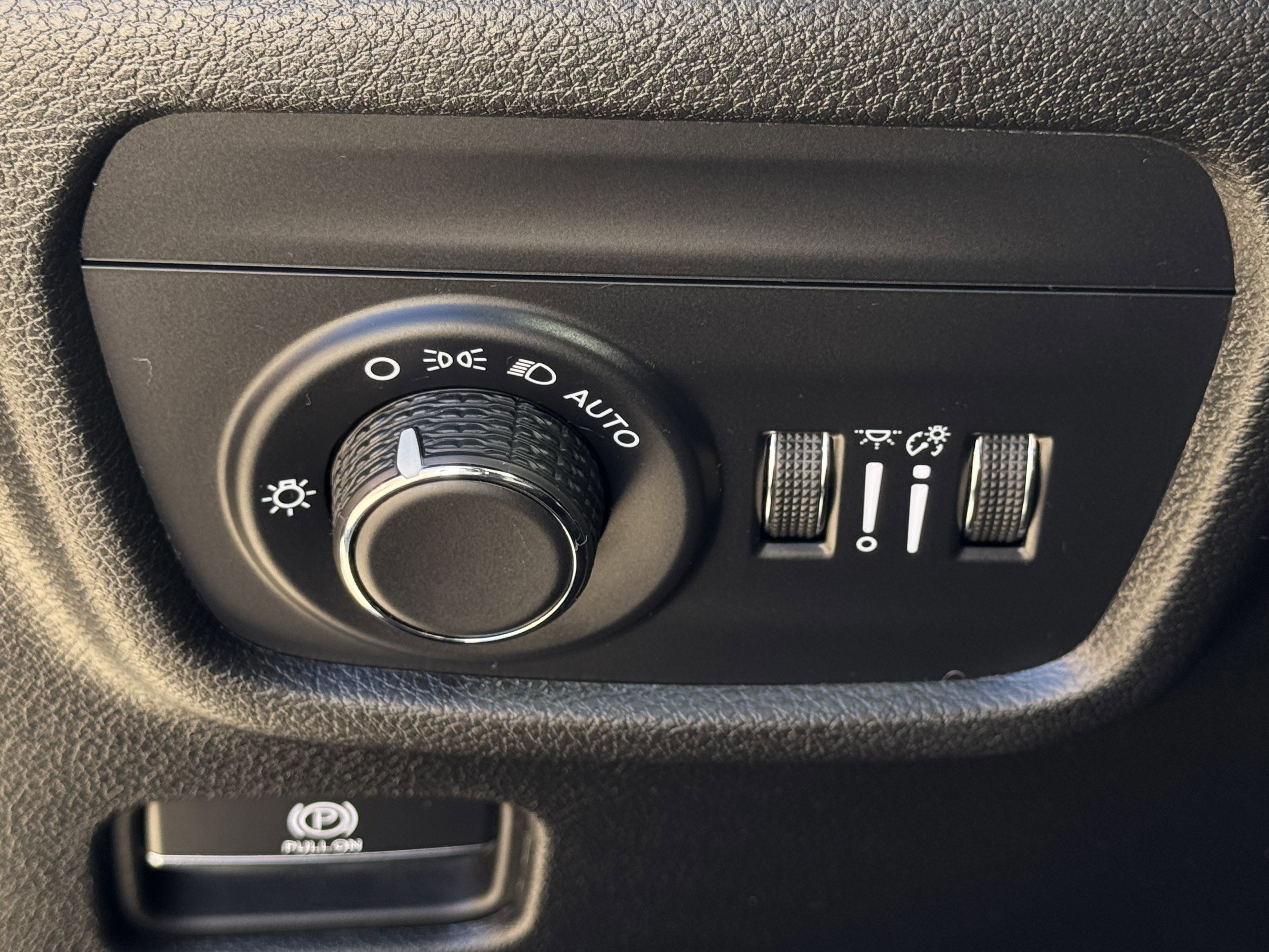 Used 2025 Jeep Grand Cherokee L Laredo image 24