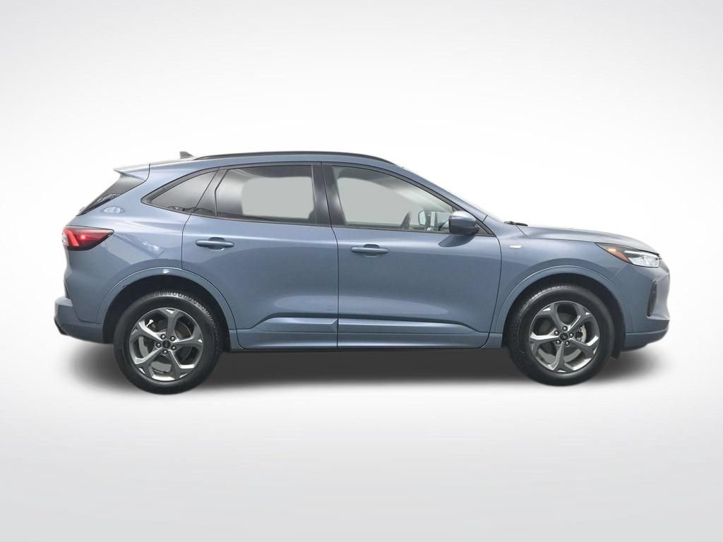 Certified 2023 Ford Escape ST-Line Select AWD/4WD image 4