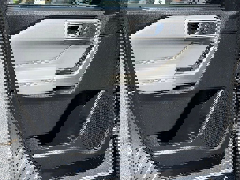 Certified 2022 Ford Explorer XLT w/ Equipment Group 202A image 18