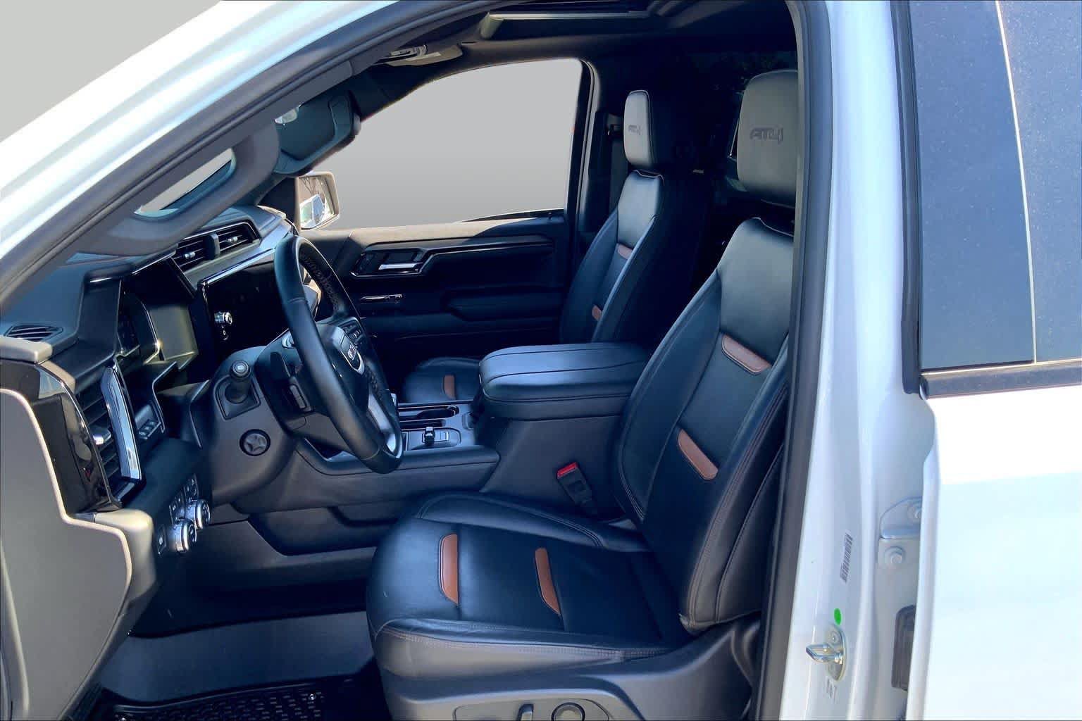 Used 2024 GMC Sierra 1500 AT4 w/ Technology Package AWD/4WD image 8