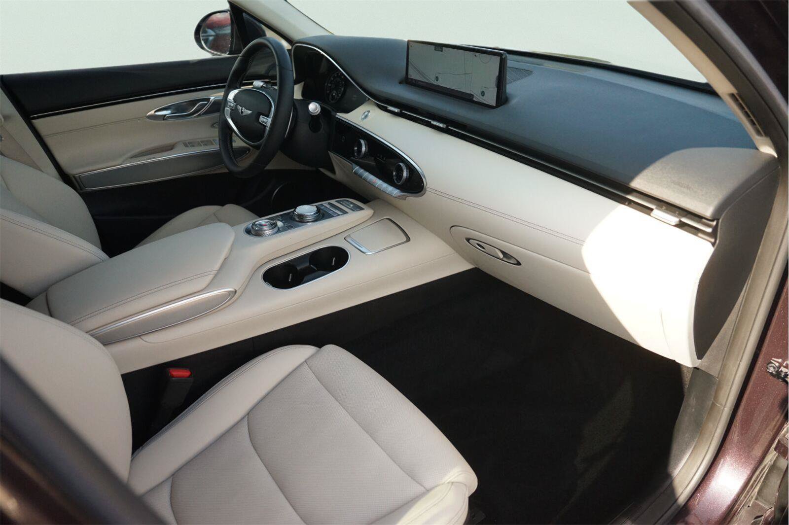 Used 2022 Genesis GV70 2.5T w/ Select Package AWD/4WD image 18