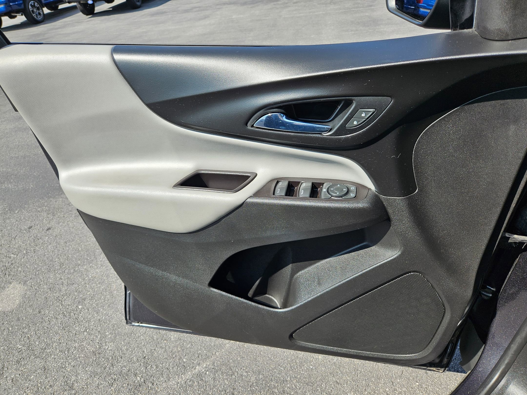 Used 2022 Chevrolet Equinox LS image 6