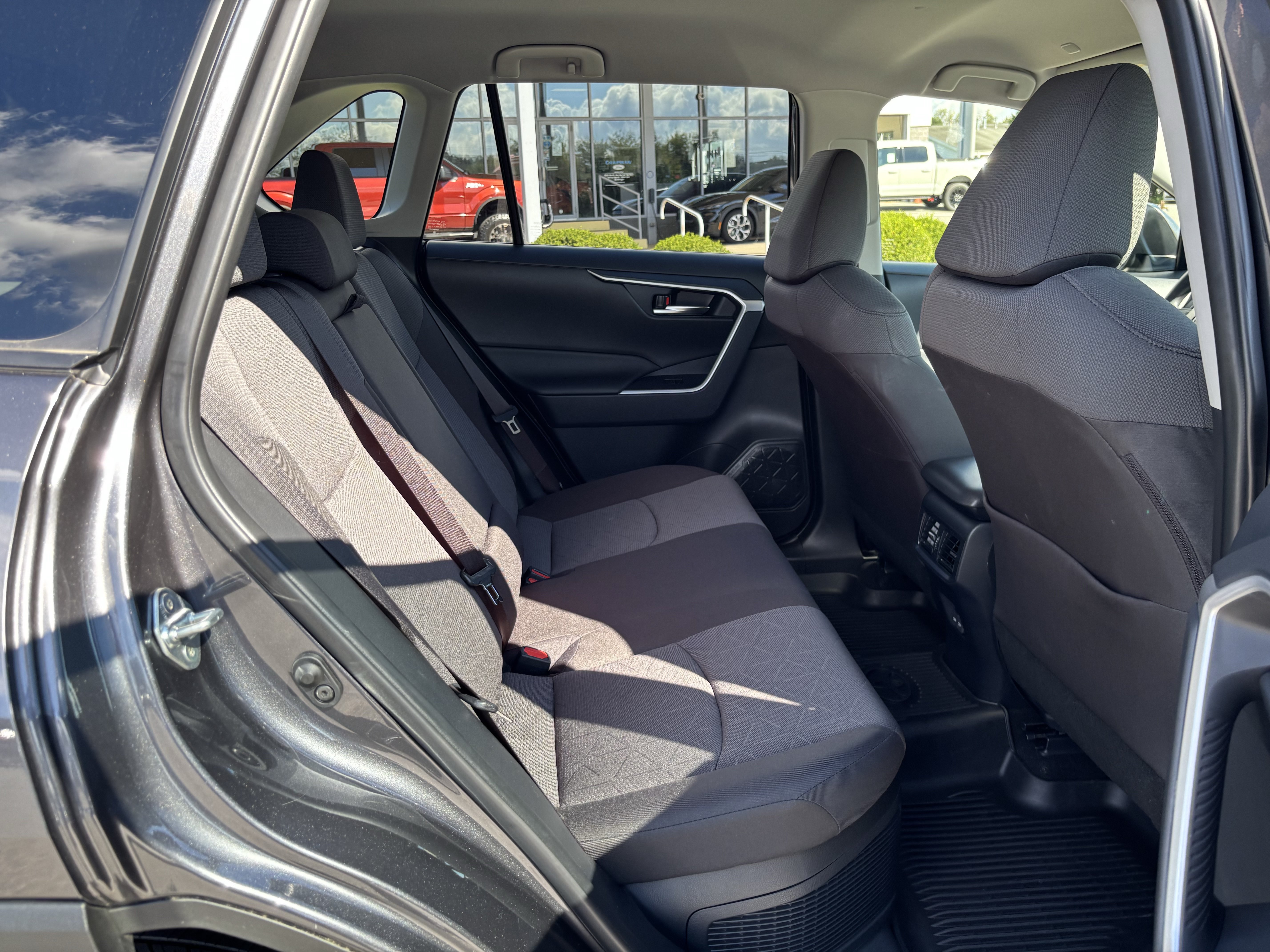 Used 2025 Toyota RAV4 XLE AWD/4WD image 35