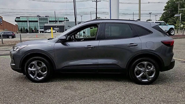 Certified 2025 Ford Escape ST-Line w/ Tech Pack #1 AWD/4WD image 4