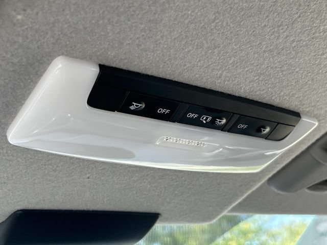 Used 2020 Nissan Kicks SR w/ SR Premium Package FWD image 31
