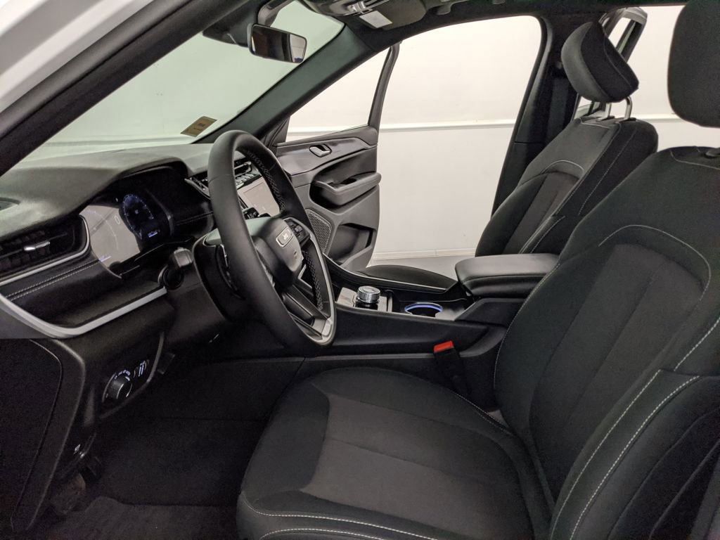 Used 2025 Jeep Grand Cherokee Laredo X image 17