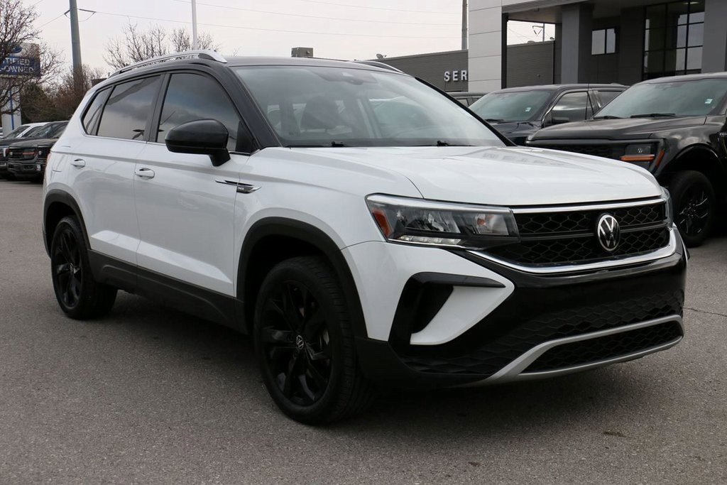 Used 2023 Volkswagen Taos SE w/ Panoramic Sunroof Package image 4