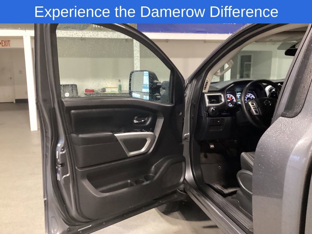 Used 2017 Nissan Titan SV image 10