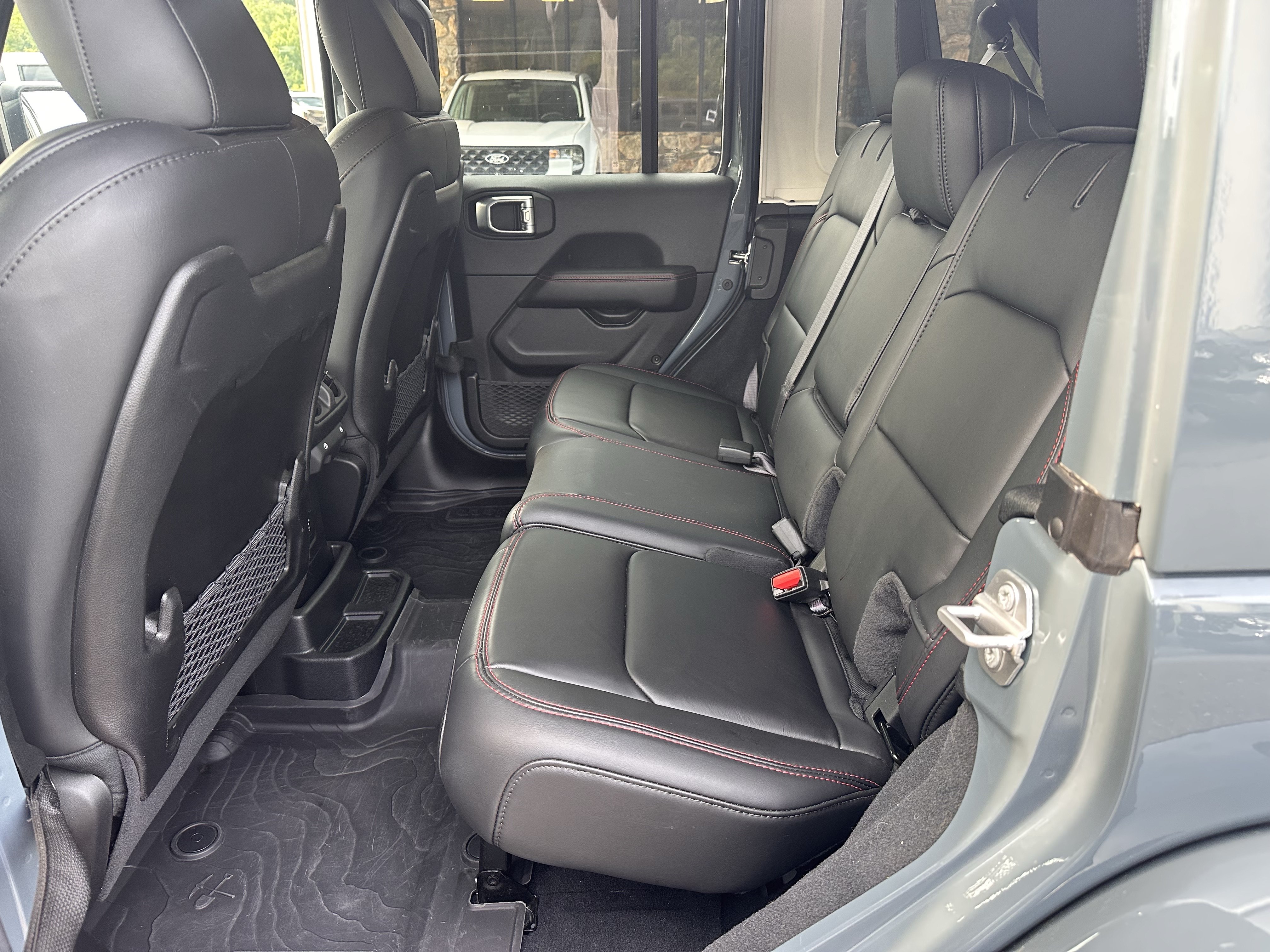 Used 2024 Jeep Wrangler Unlimited Rubicon AWD/4WD image 12