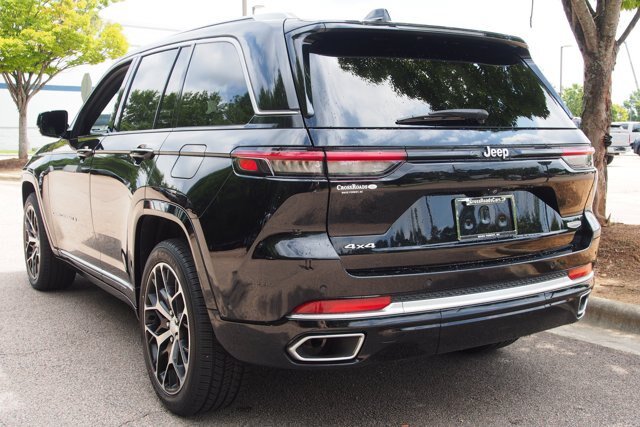 Used 2023 Jeep Grand Cherokee Summit AWD/4WD image 5