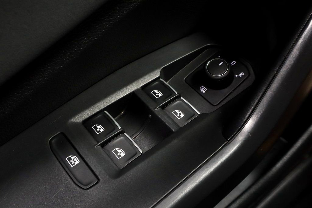 Used 2025 Volkswagen Jetta SE image 28