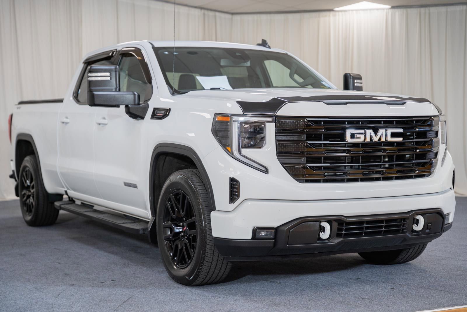 Used 2022 GMC Sierra 1500 Elevation w/ Preferred Package AWD/4WD image 1