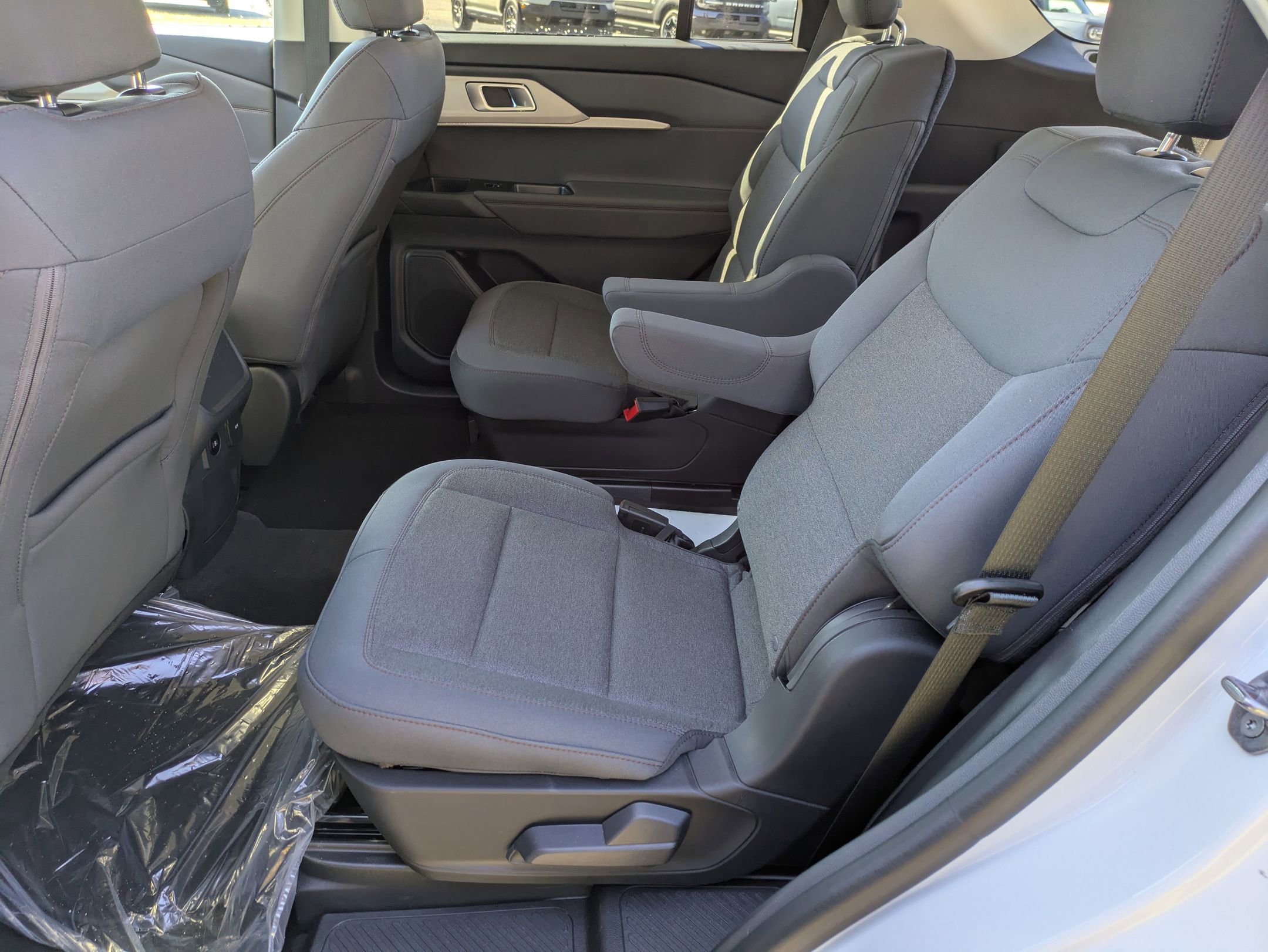 Certified 2025 Ford Explorer Active RWD image 30