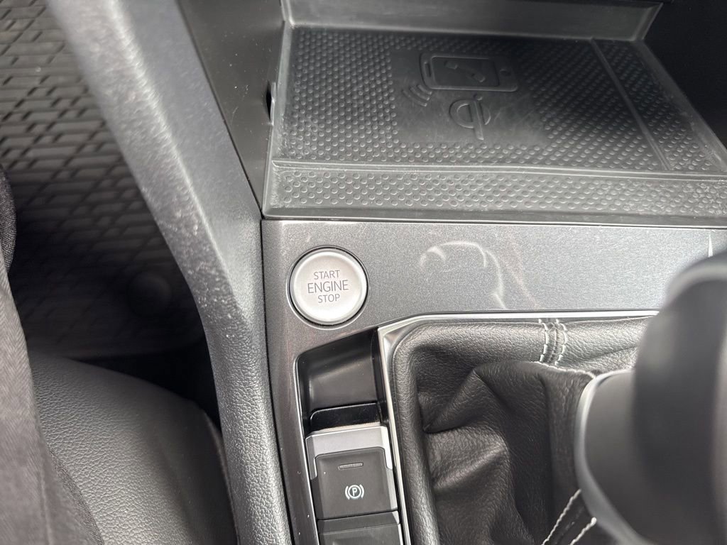 Used 2024 Volkswagen Tiguan SE R-Line image 32