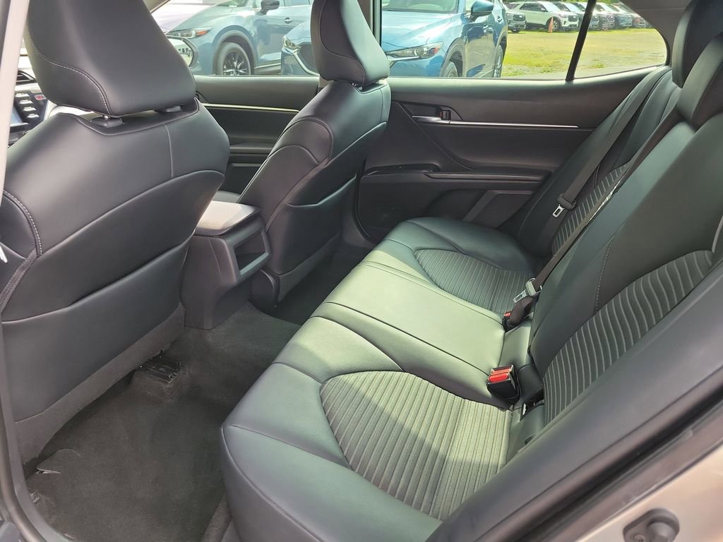 Used 2020 Toyota Camry SE FWD image 9
