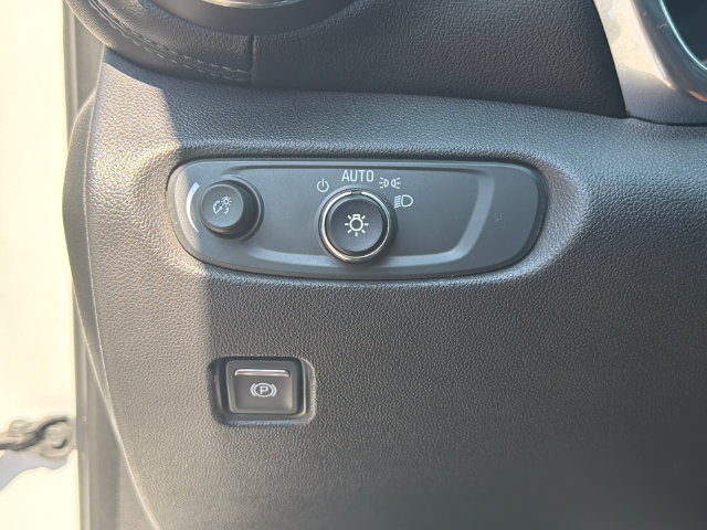 Used 2020 Chevrolet Blazer LT FWD image 34