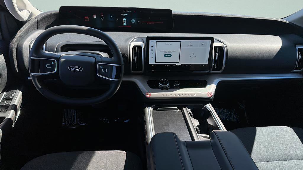 Certified 2025 Ford Expedition Active AWD/4WD image 15