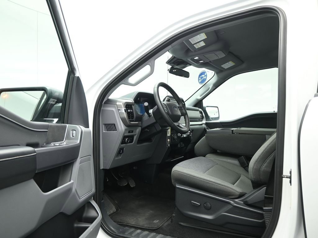 Certified 2025 Ford F150 XLT w/ Equipment Group 301A Standard image 9