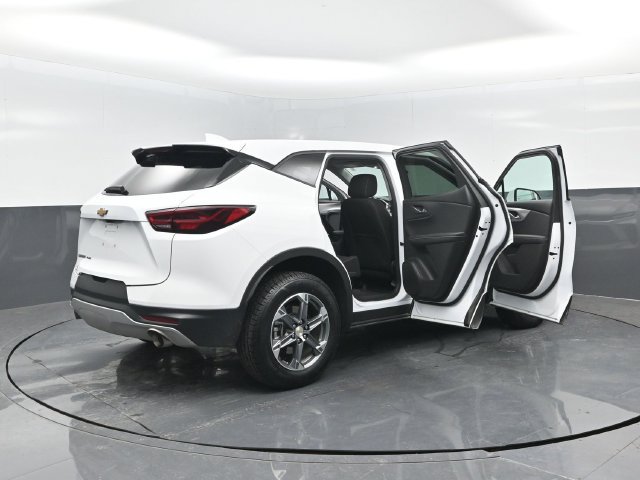 Used 2025 Chevrolet Blazer LT AWD/4WD image 28
