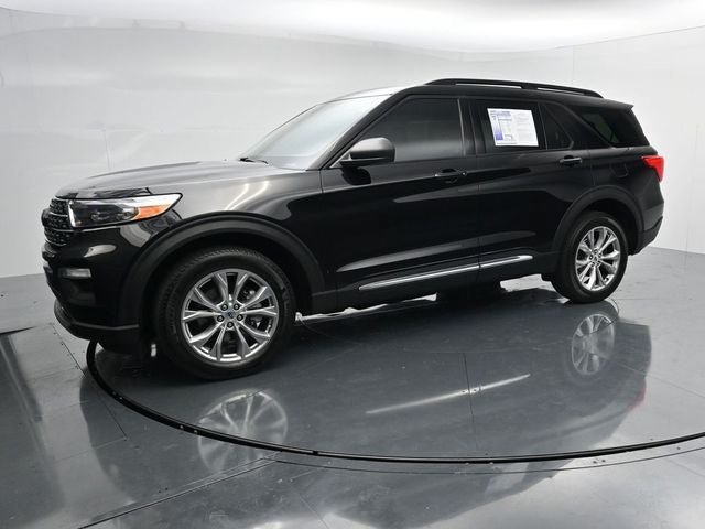 Certified 2023 Ford Explorer XLT w/ Equipment Group 202A AWD/4WD image 4