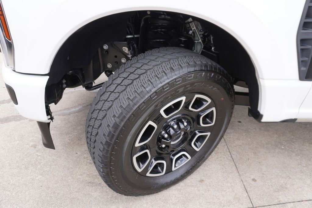 Certified 2025 Ford F250 Platinum AWD/4WD image 31