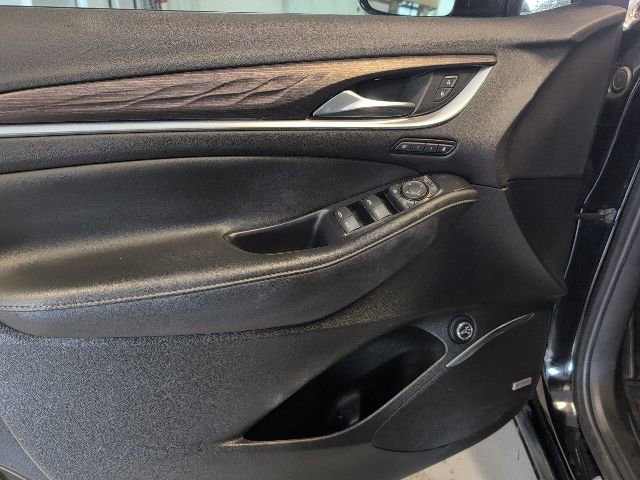 Used 2022 Buick Enclave Avenir image 17