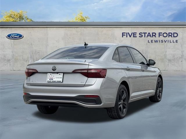 Used 2022 Volkswagen Jetta SE w/ Panoramic Sunroof Package FWD image 4