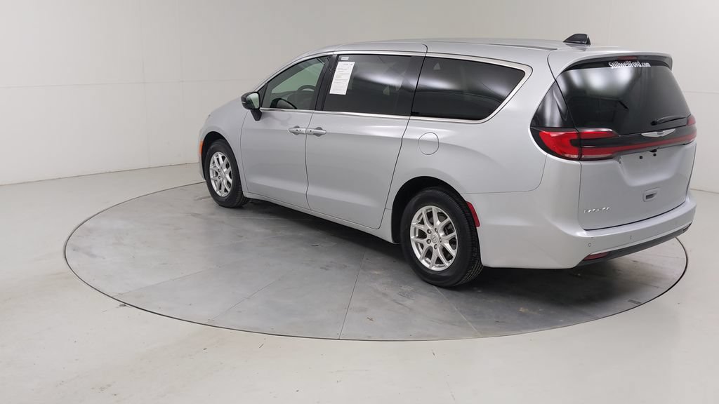 Used 2026 Chrysler Pacifica Select FWD image 16