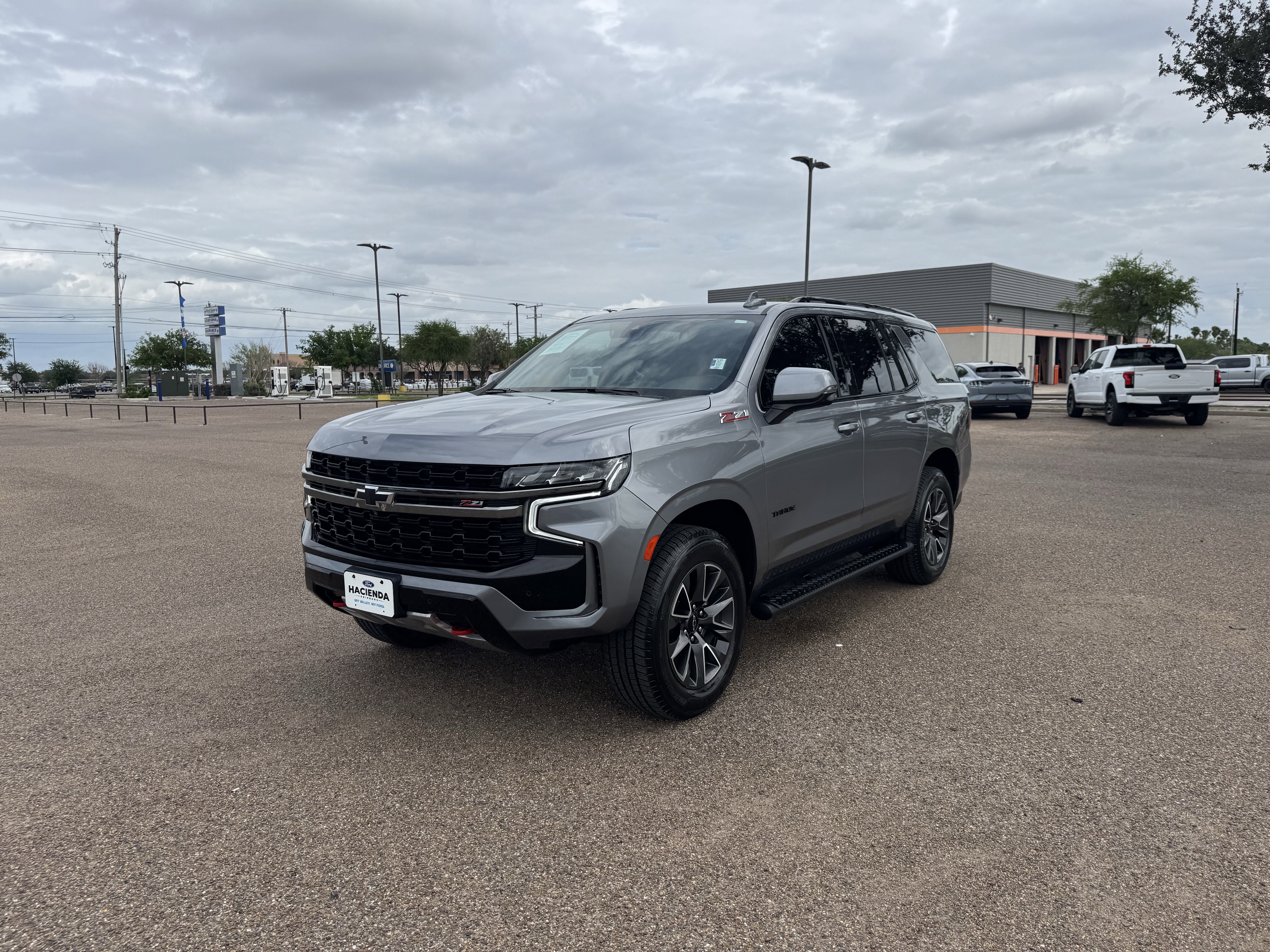 Used 2021 Chevrolet Tahoe Z71 w/ Luxury Package AWD/4WD image 1