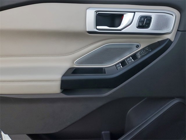 Certified 2020 Ford Explorer Platinum w/ Premium Technology Package image 9