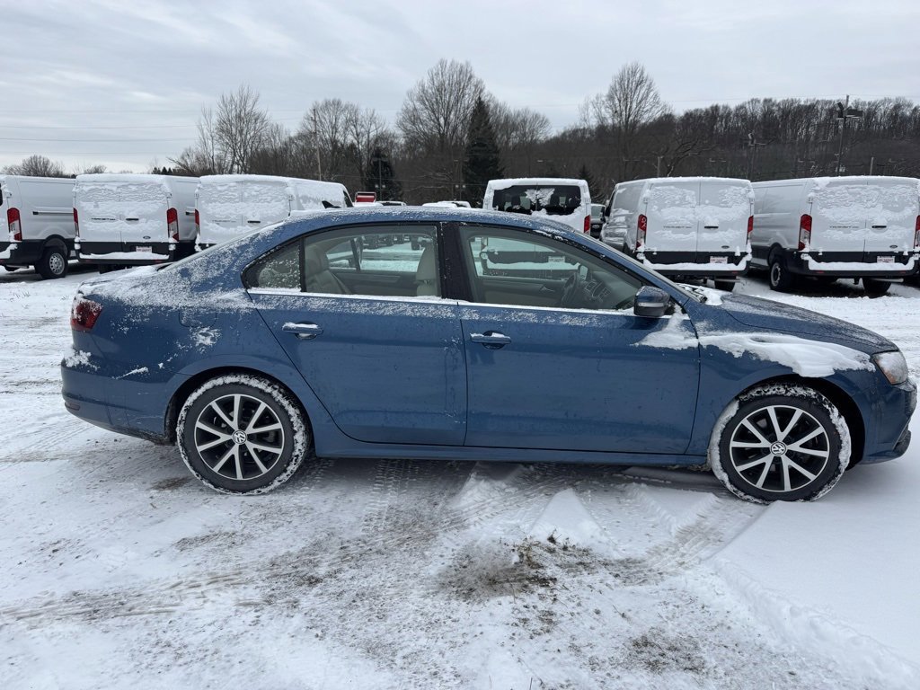 Used 2018 Volkswagen Jetta SE image 2