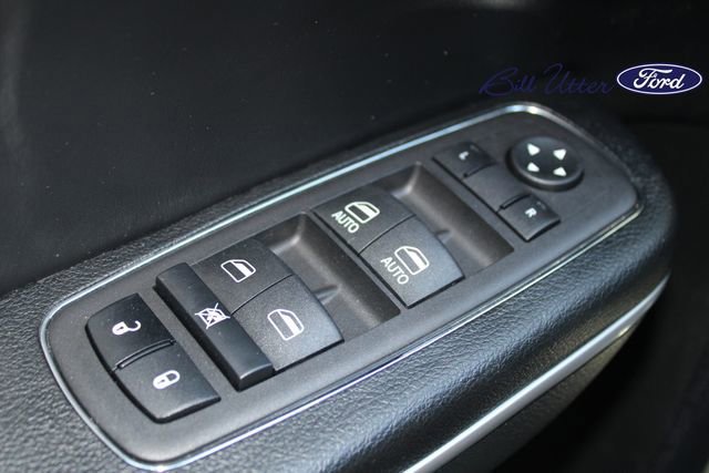 Used 2023 Chrysler 300 Touring w/ Sport Appearance Package image 23