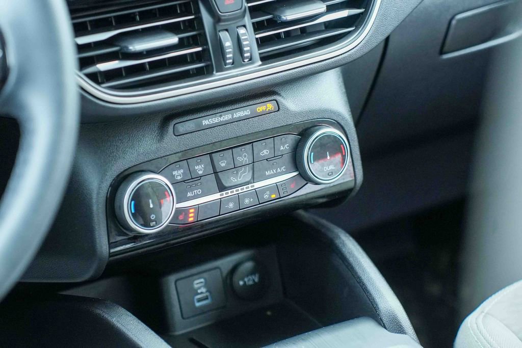 Certified 2022 Ford Escape SE w/ SE Sport Appearance Package image 22