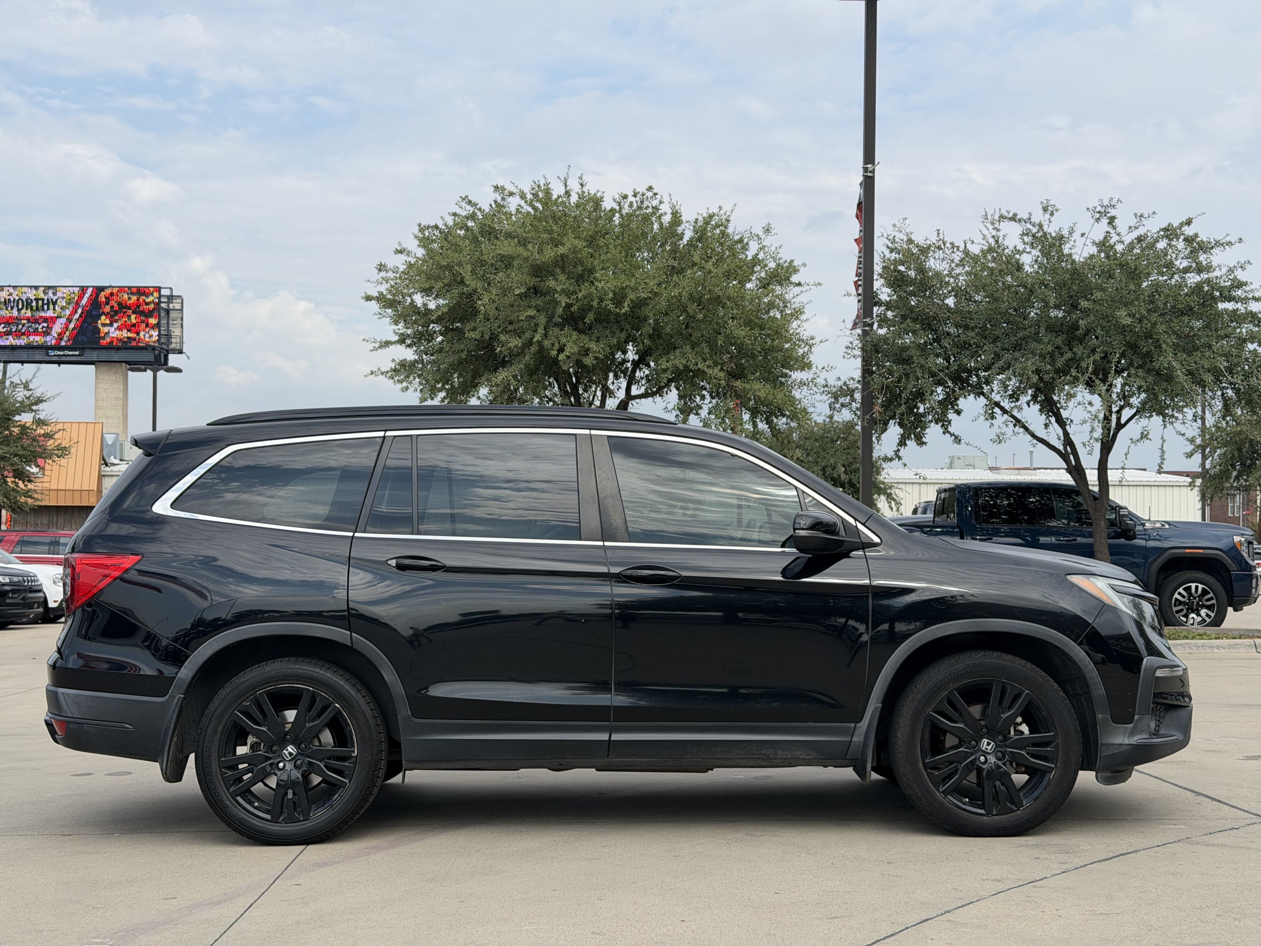 Used 2021 Honda Pilot Special Edition image 3