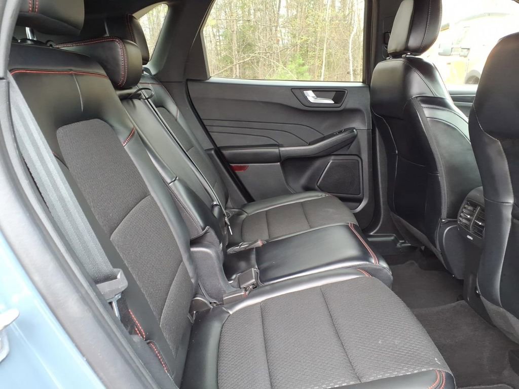 Certified 2025 Ford Escape ST-Line AWD/4WD image 11