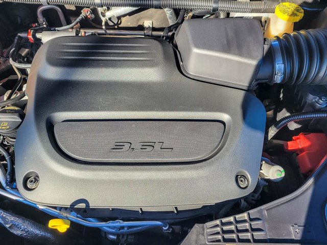 Used 2020 Chrysler Pacifica Limited image 28