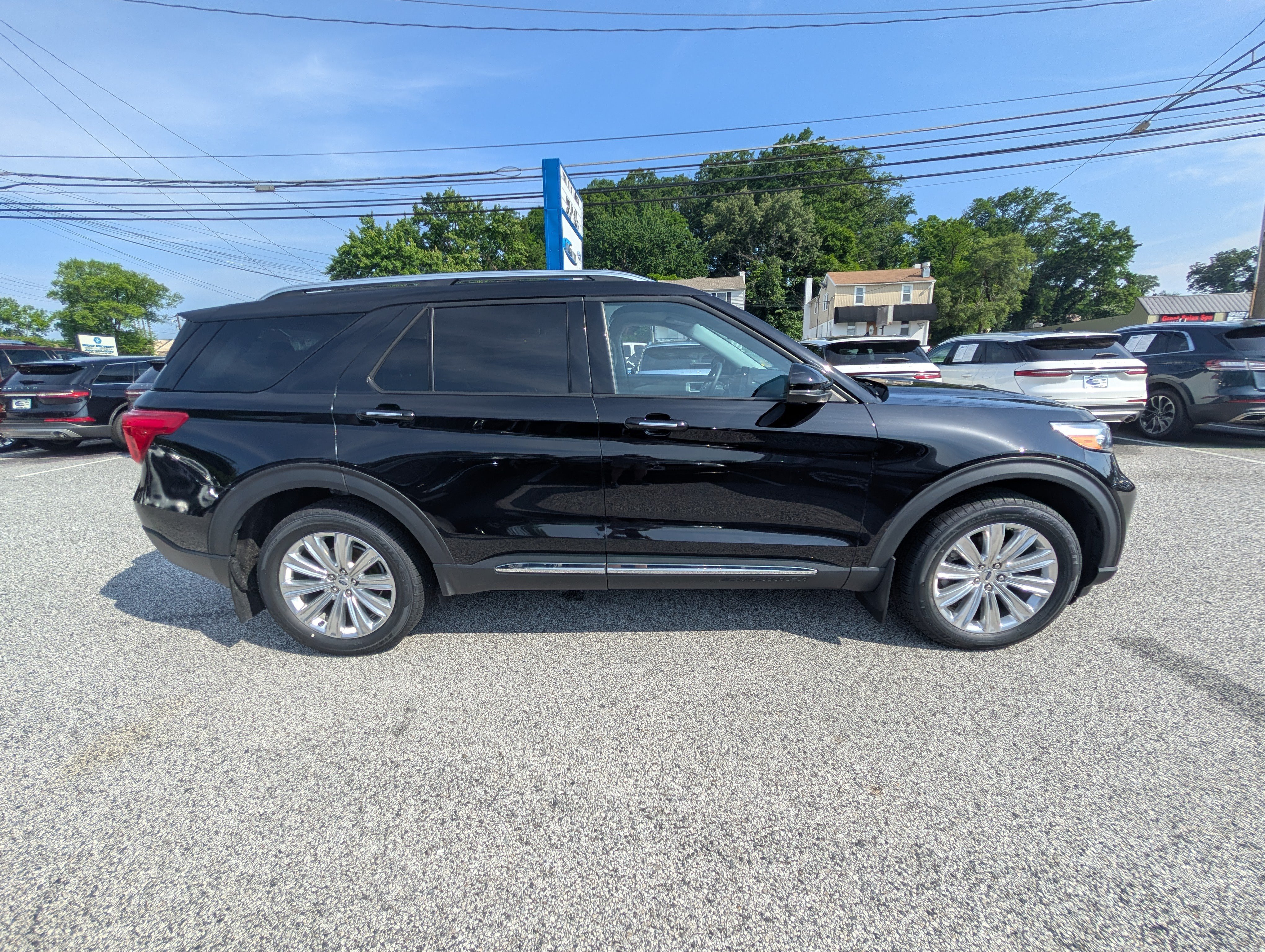 Certified 2022 Ford Explorer Limited w/ Limited Technology Package AWD/4WD image 8