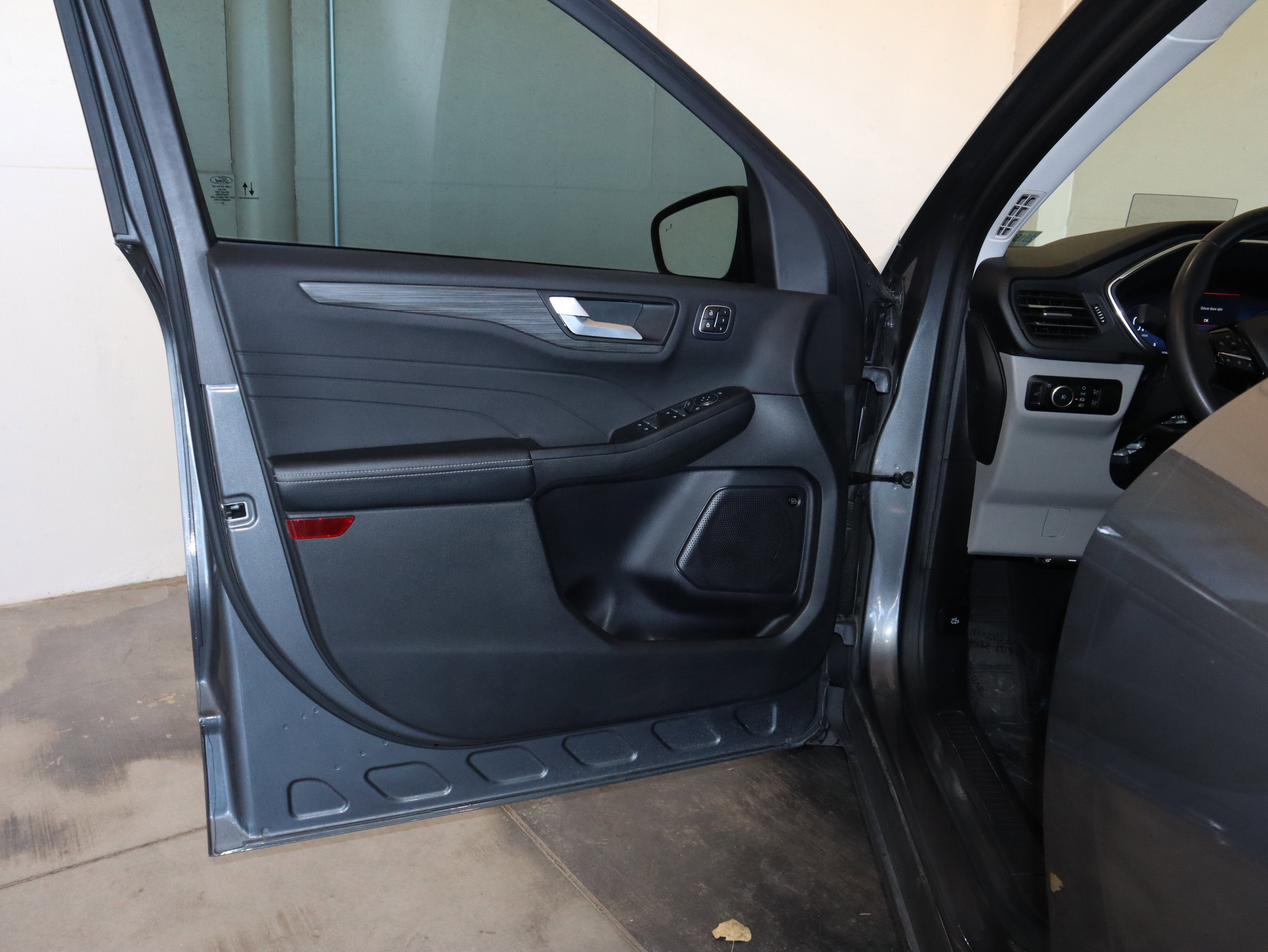 Certified 2023 Ford Escape Platinum w/ Premium Technology Package AWD/4WD image 31