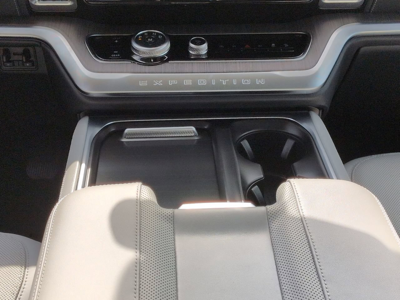 Certified 2025 Ford Expedition Max Platinum w/ Platinum Ultimate Package AWD/4WD image 18