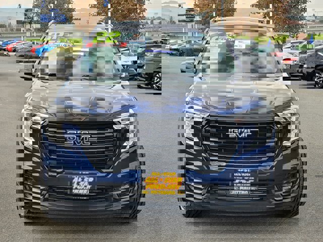 Used 2022 GMC Terrain SLE w/ Driver Convenience Package image 2