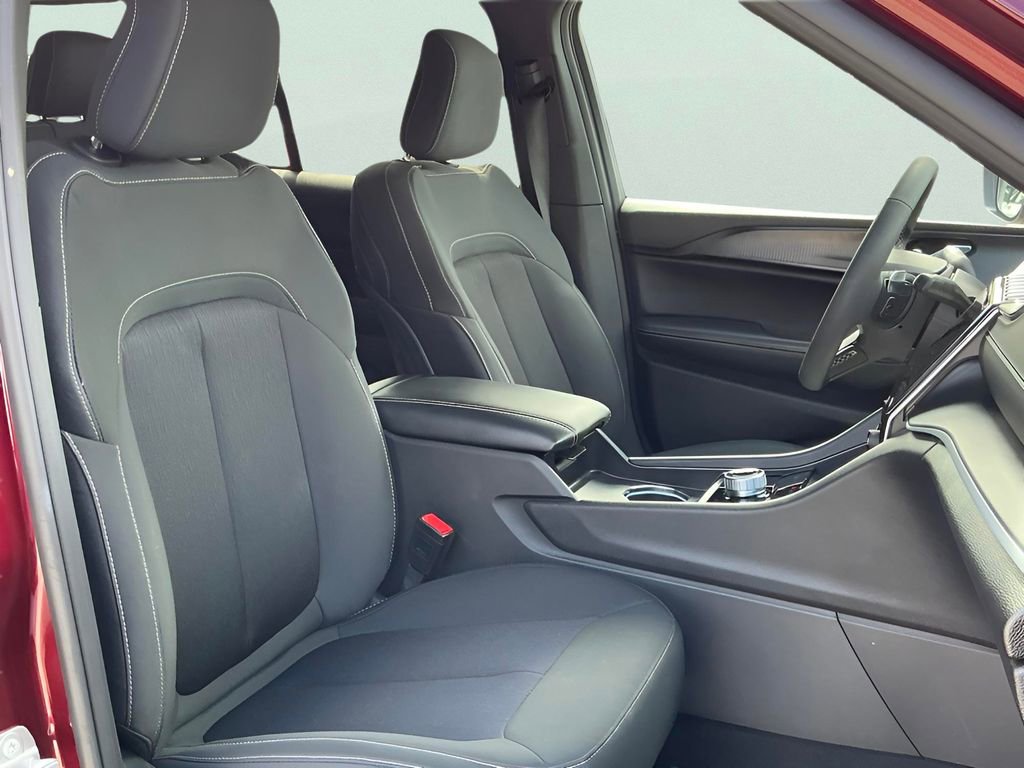 Used 2025 Jeep Grand Cherokee Laredo w/ Trailer Tow Package image 18