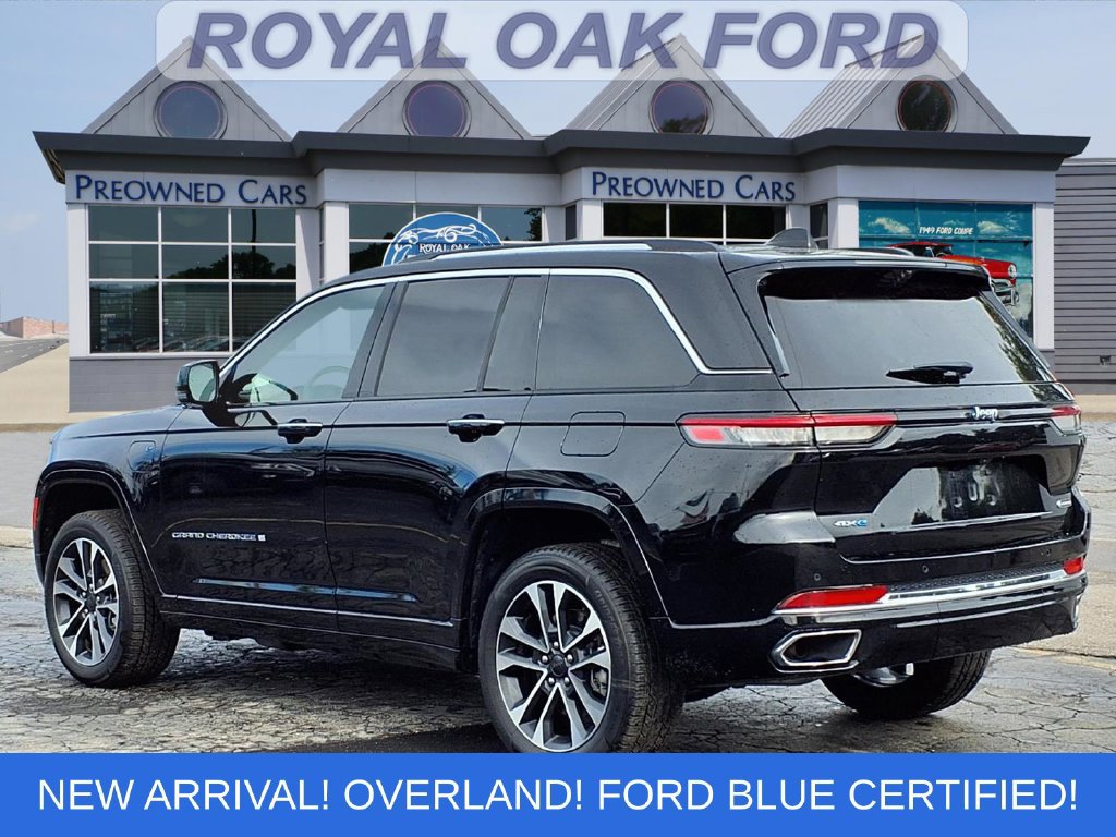 Used 2023 Jeep Grand Cherokee Overland w/ Luxury Tech Group IV AWD/4WD image 2