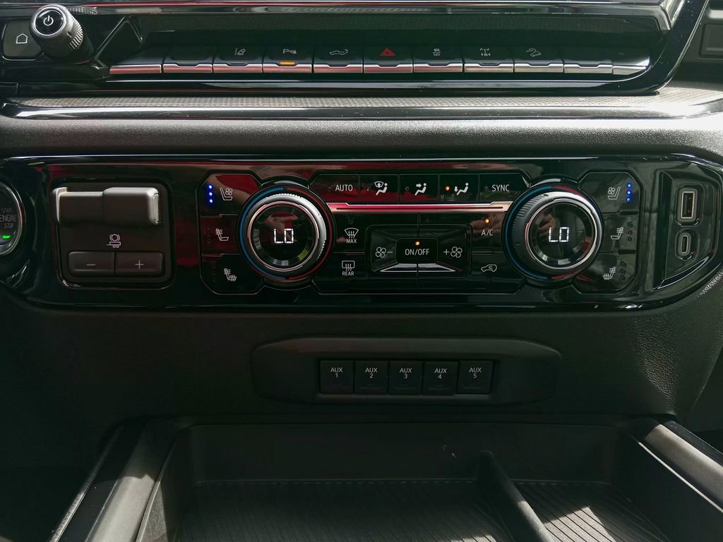 Used 2025 Chevrolet Silverado 2500 ZR2 w/ Technology Package image 26