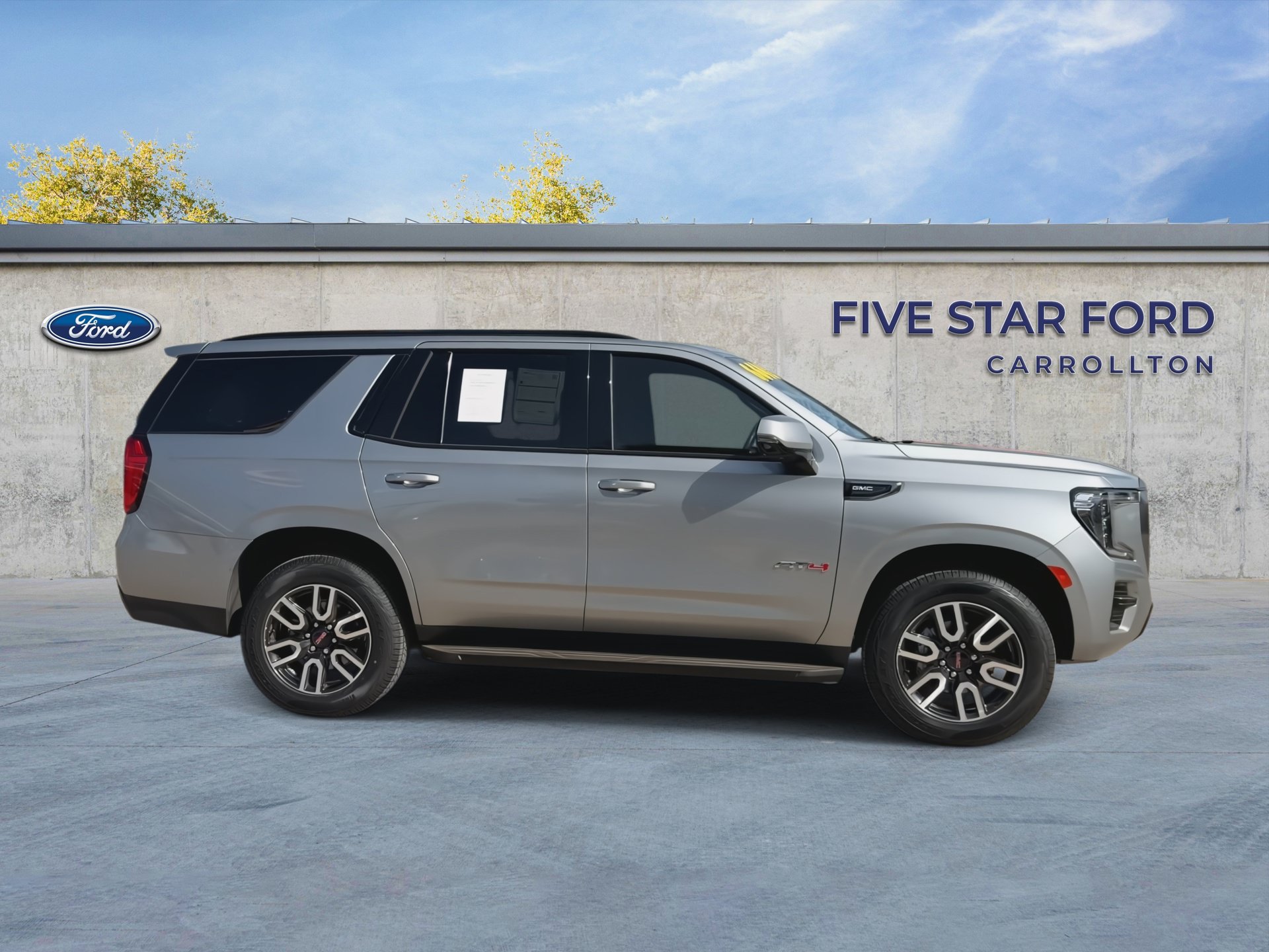 Used 2024 GMC Yukon AT4 w/ Technology Package AWD/4WD image 9